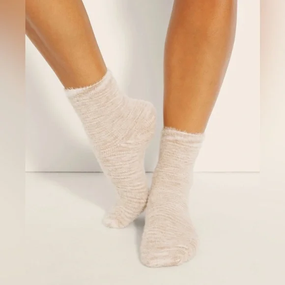 BNWT! Soma Plush Short Robe + fuzzy socks 2 packs💝